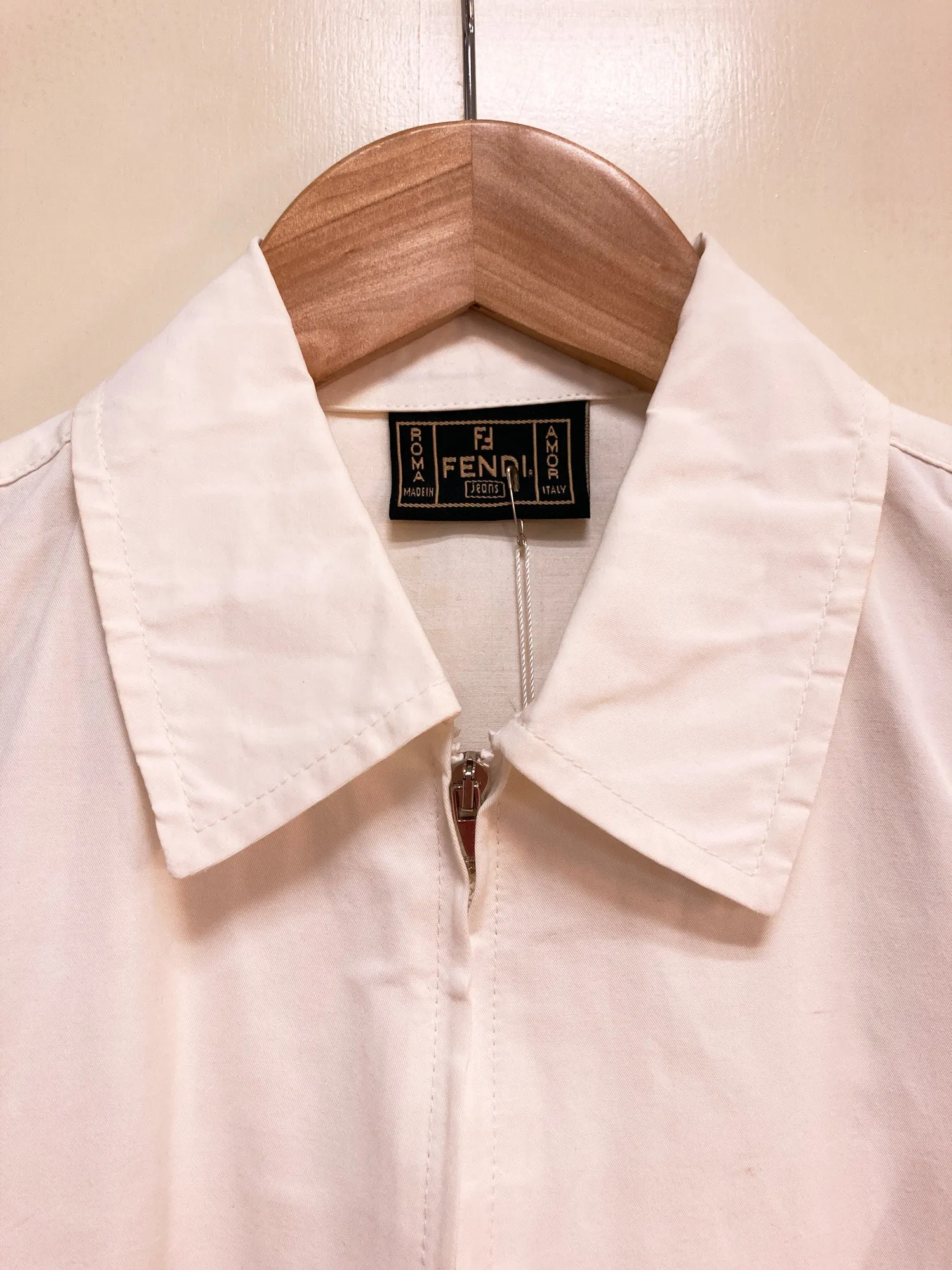 Fendi Jeans 1990s white cotton-nylon zip jacket with logo print on inside