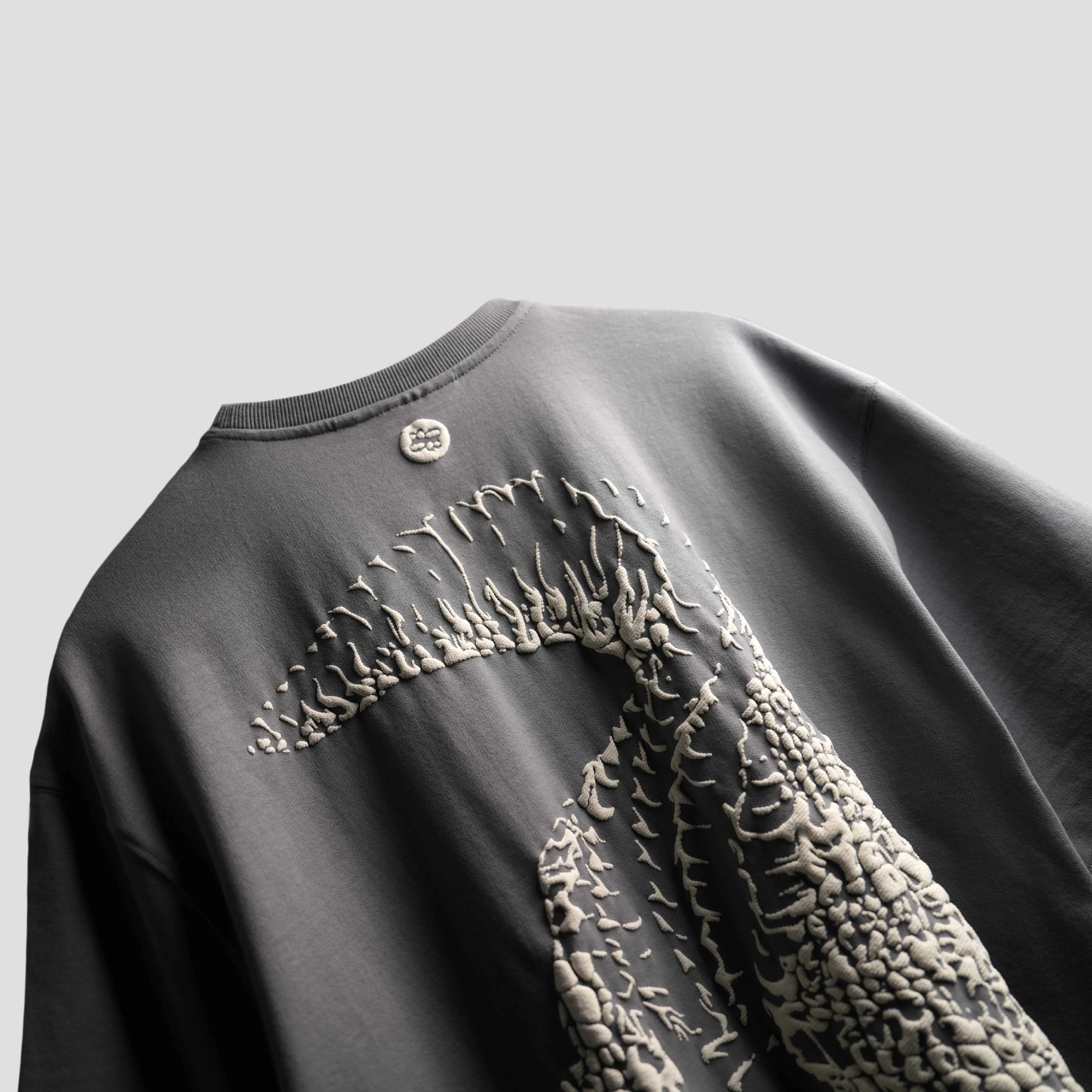 GREY CROCODILE T-SHIRT