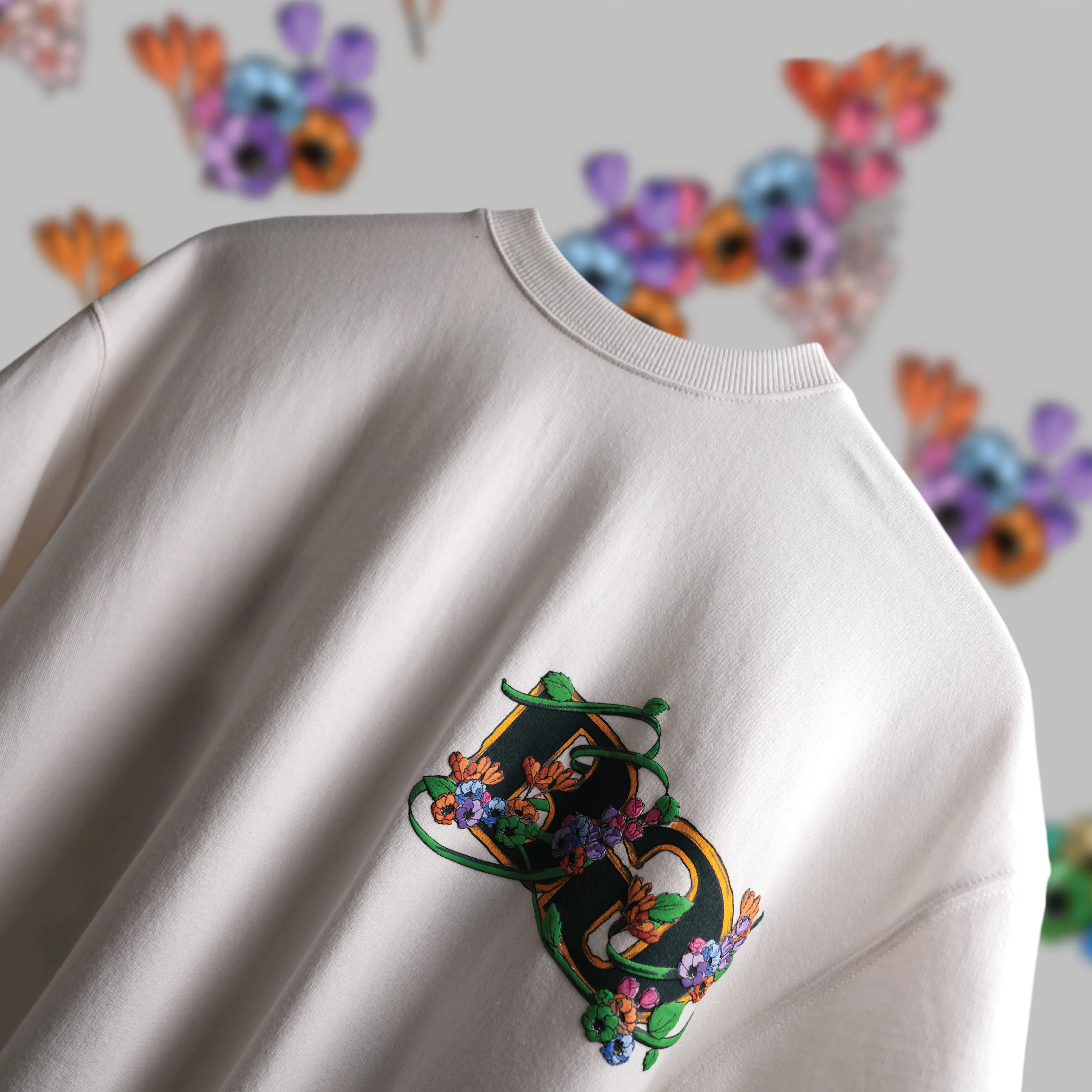 WHITE GARLAND T-SHIRT